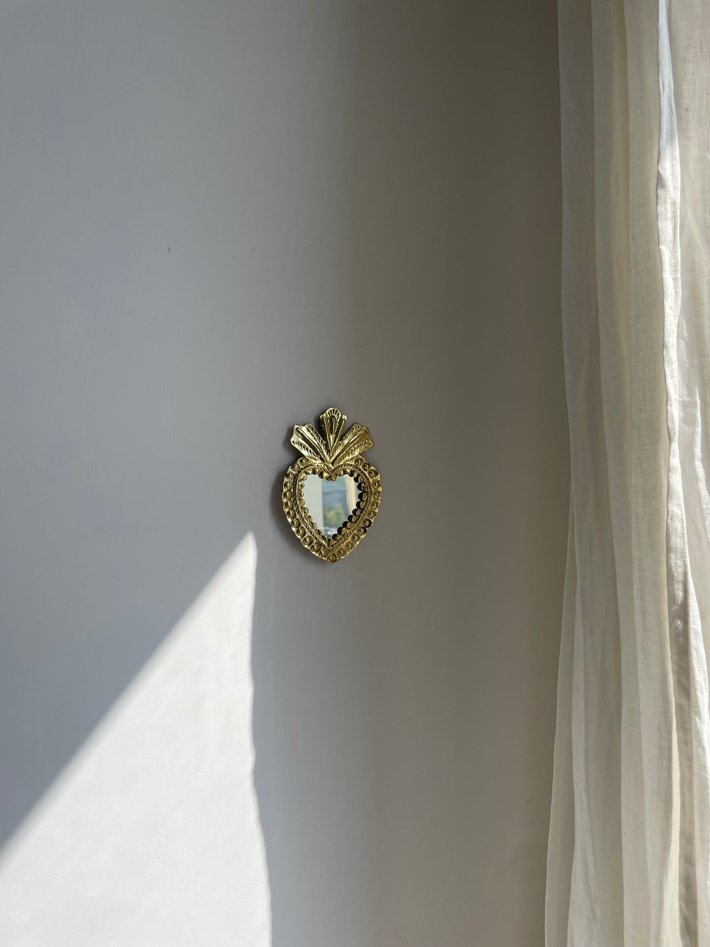 ORÉE Mini miroir ex-voto cœur en laiton doré